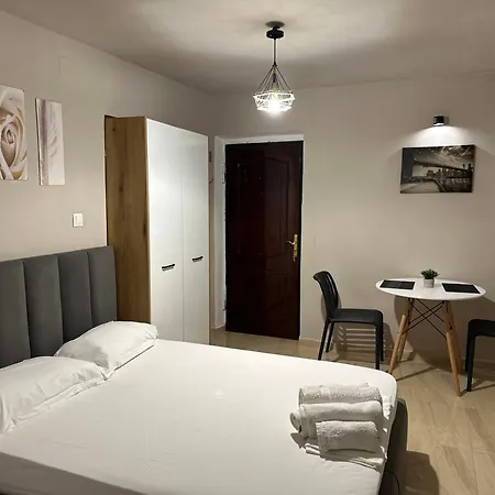Rs - 5th Floor Apartment *